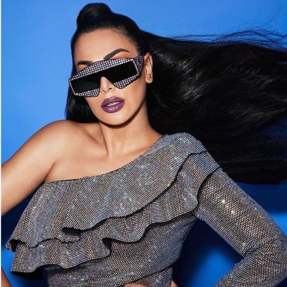 ๐ HUDA BEAUTY Demi Matte Lipstick in BAWSE - Picture 4 of 8